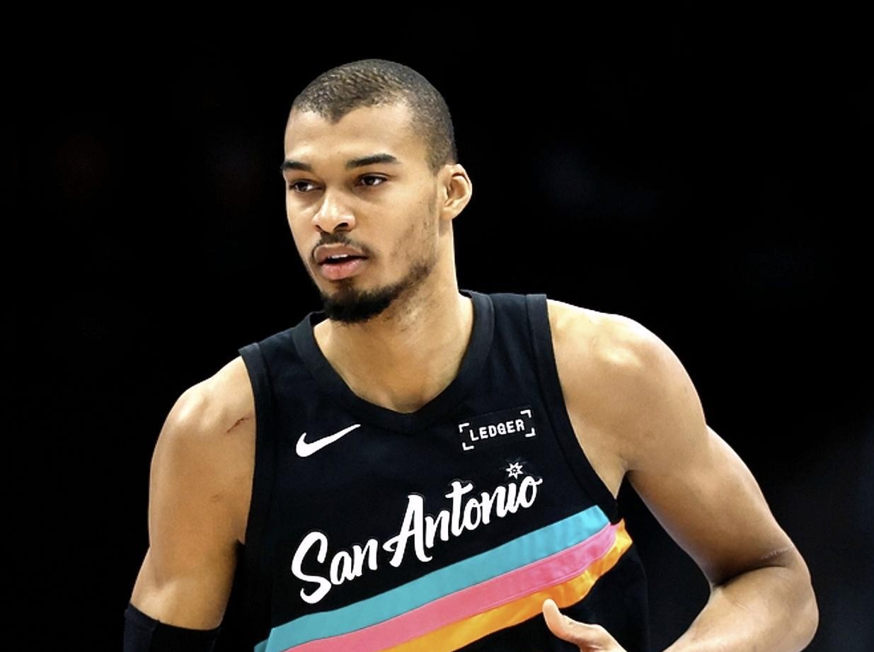 九游官网-西亚卡姆在巴黎圣日耳曼比赛中悬念迭起赛前克里夫兰骑士备战欧超杯，网友：芝加哥公牛集结日迎来里程碑